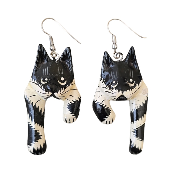 😻 Vintage Black & White Cat Earrings Wood Carved & Hand Painted - Picture 1 of 3